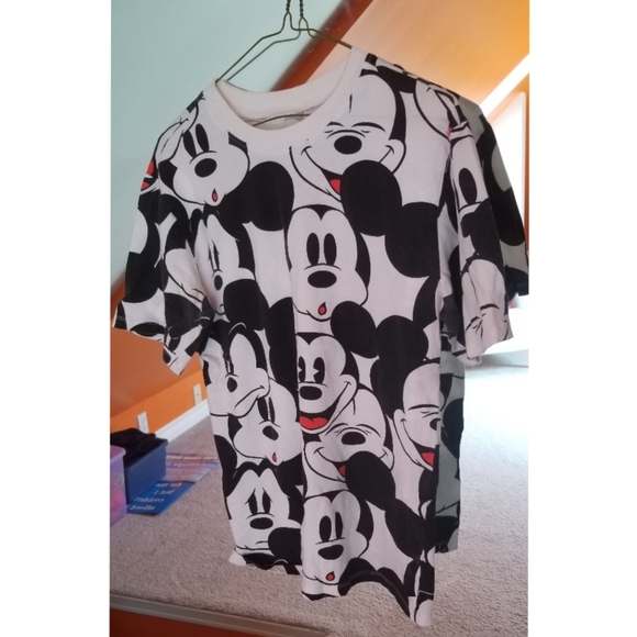 🌻2/$40!🌻 Disney Mickey Mouse Tee